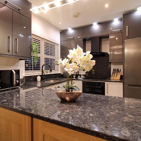 Nice 2 Bed House, Office, Wi-Fi, Free Parking Belfast Esterno foto